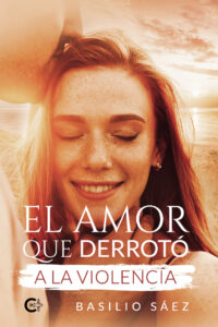 Book cover showing a smiling freckled red haired woman at sunset title El amor que derrotó a la violencia and author Basilio Sáez